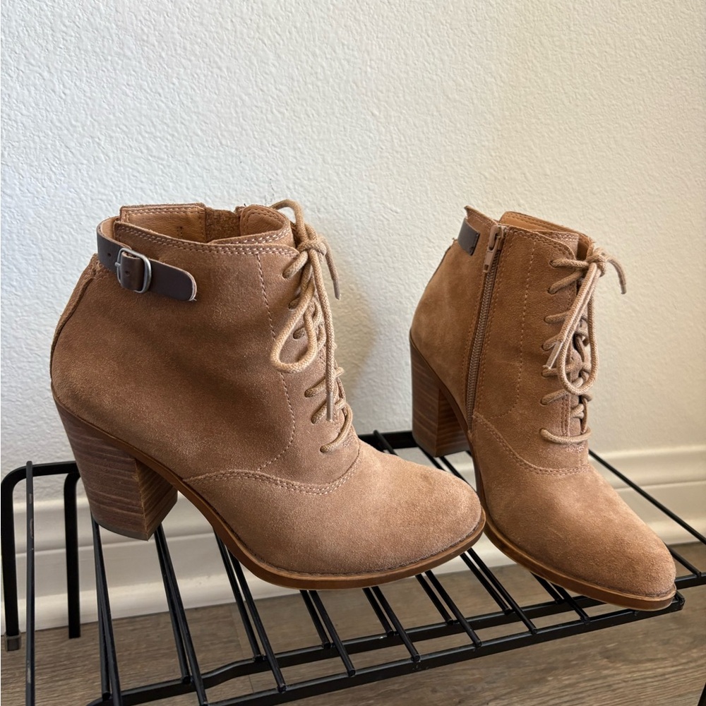 Lucky brand lace up Women's Tan Suede Ankle Boots